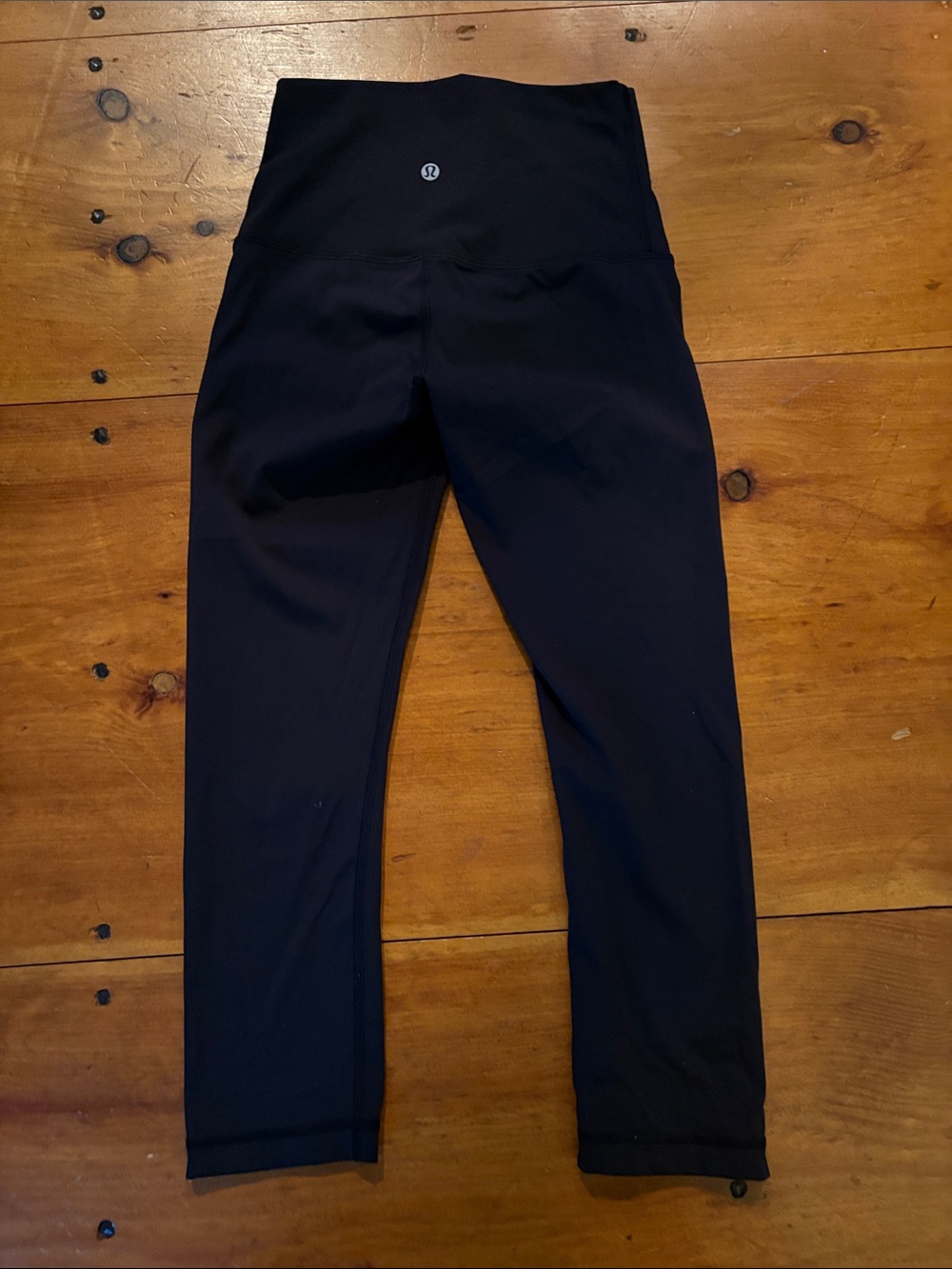 Lululemon women’s Black capri tights size 4